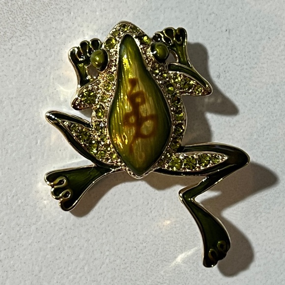 Jewelry - Beautiful Green Enamel and Gold-tone Frog Brooch *see description*